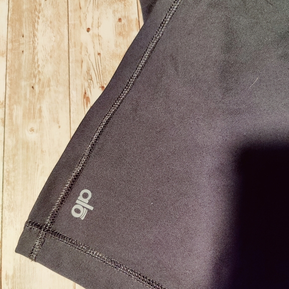 ALO Yoga pants - Picture 5 of 7